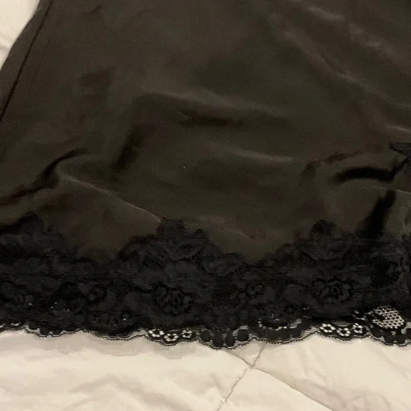 Sleek Black Lace Chemise - Picture 4 of 11